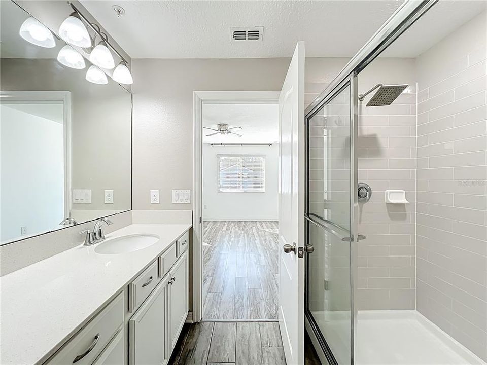 Под контрактом: $319,900 (3 спален, 2 ванн, 1490 Квадратных фут)