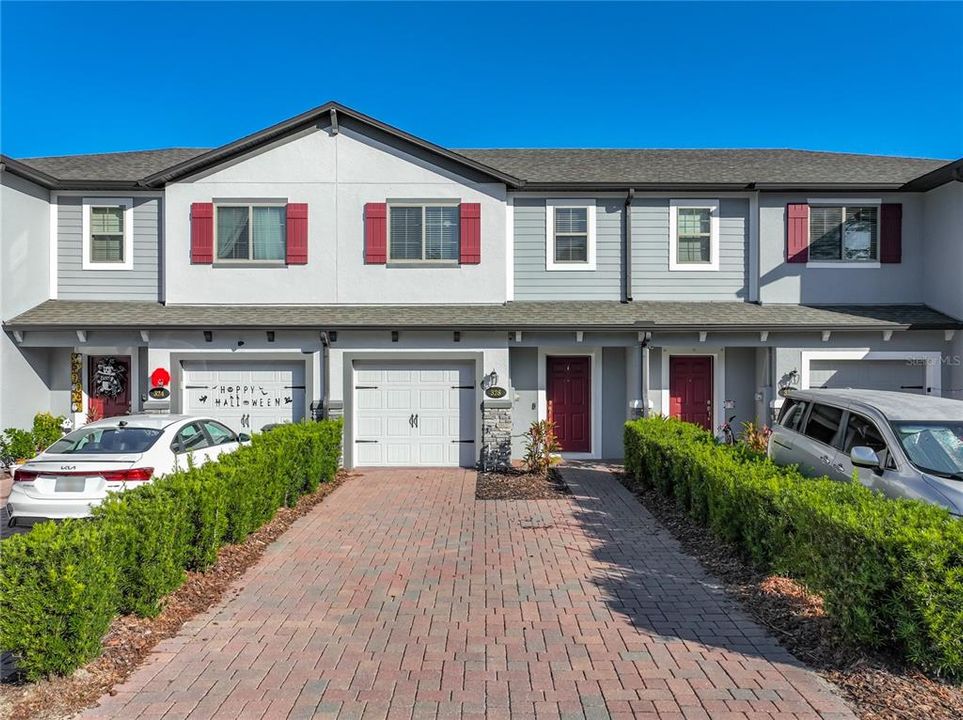 Под контрактом: $319,900 (3 спален, 2 ванн, 1490 Квадратных фут)