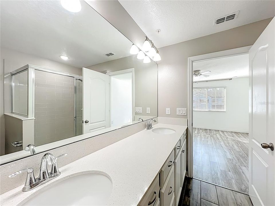 Под контрактом: $319,900 (3 спален, 2 ванн, 1490 Квадратных фут)