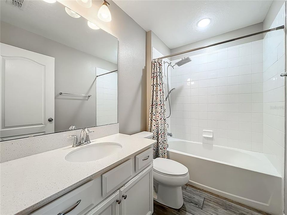 Под контрактом: $319,900 (3 спален, 2 ванн, 1490 Квадратных фут)