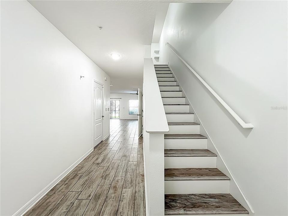 Под контрактом: $319,900 (3 спален, 2 ванн, 1490 Квадратных фут)