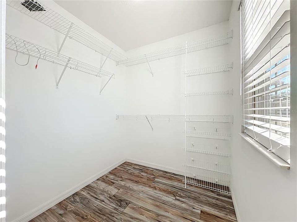 Под контрактом: $319,900 (3 спален, 2 ванн, 1490 Квадратных фут)