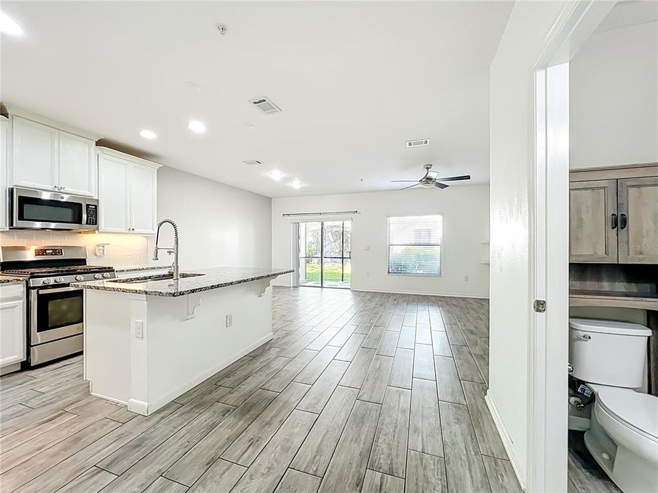 Под контрактом: $319,900 (3 спален, 2 ванн, 1490 Квадратных фут)