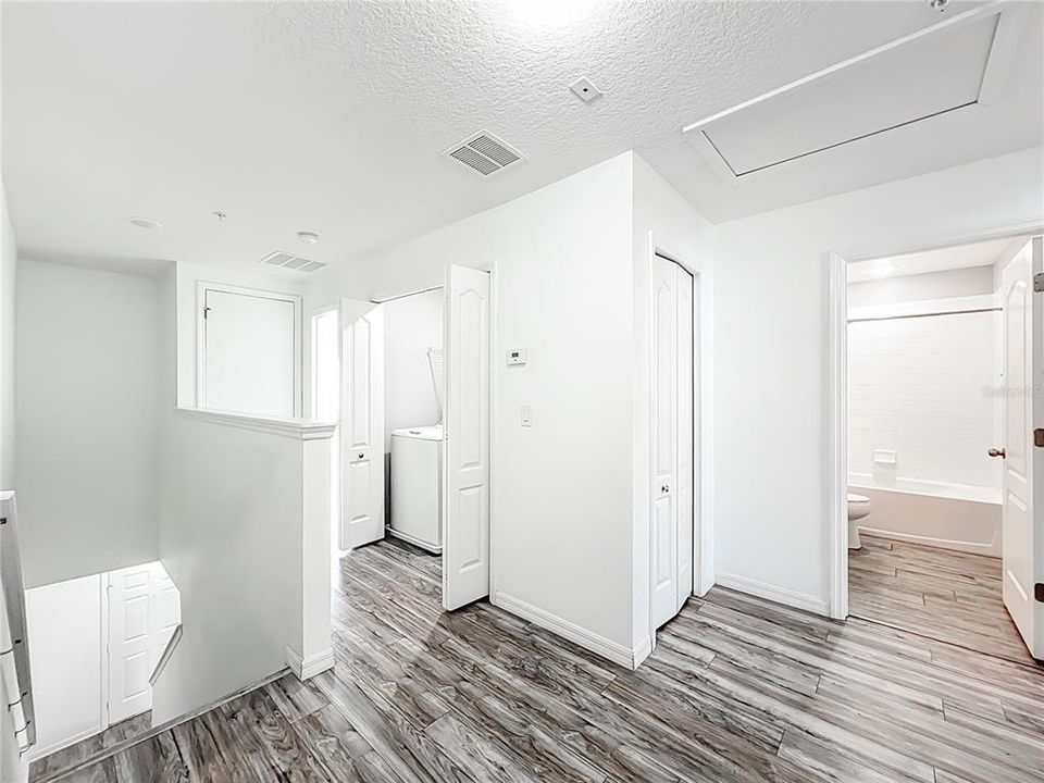 Под контрактом: $319,900 (3 спален, 2 ванн, 1490 Квадратных фут)