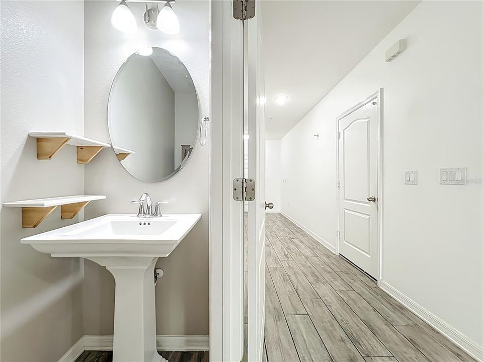 Под контрактом: $319,900 (3 спален, 2 ванн, 1490 Квадратных фут)