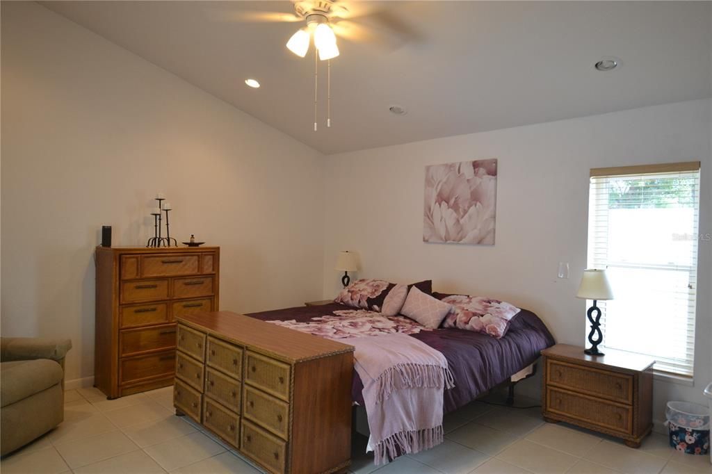 В аренду: $3,500 (3 спален, 2 ванн, 1376 Квадратных фут)