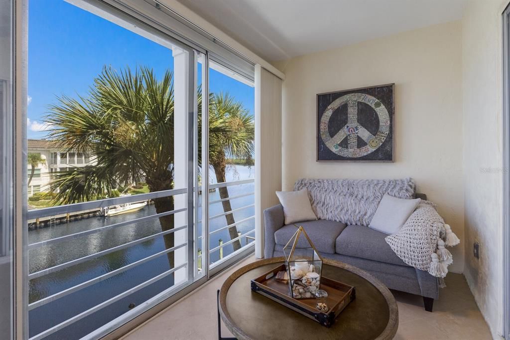 For Sale: $650,000 (2 beds, 2 baths, 1316 Square Feet)