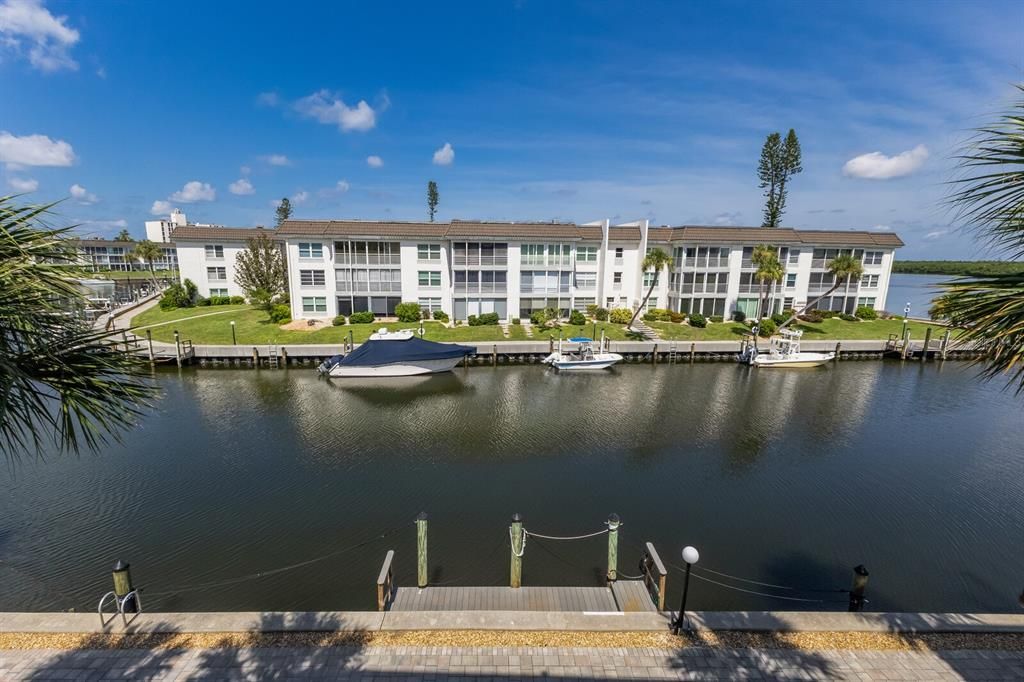 For Sale: $650,000 (2 beds, 2 baths, 1316 Square Feet)