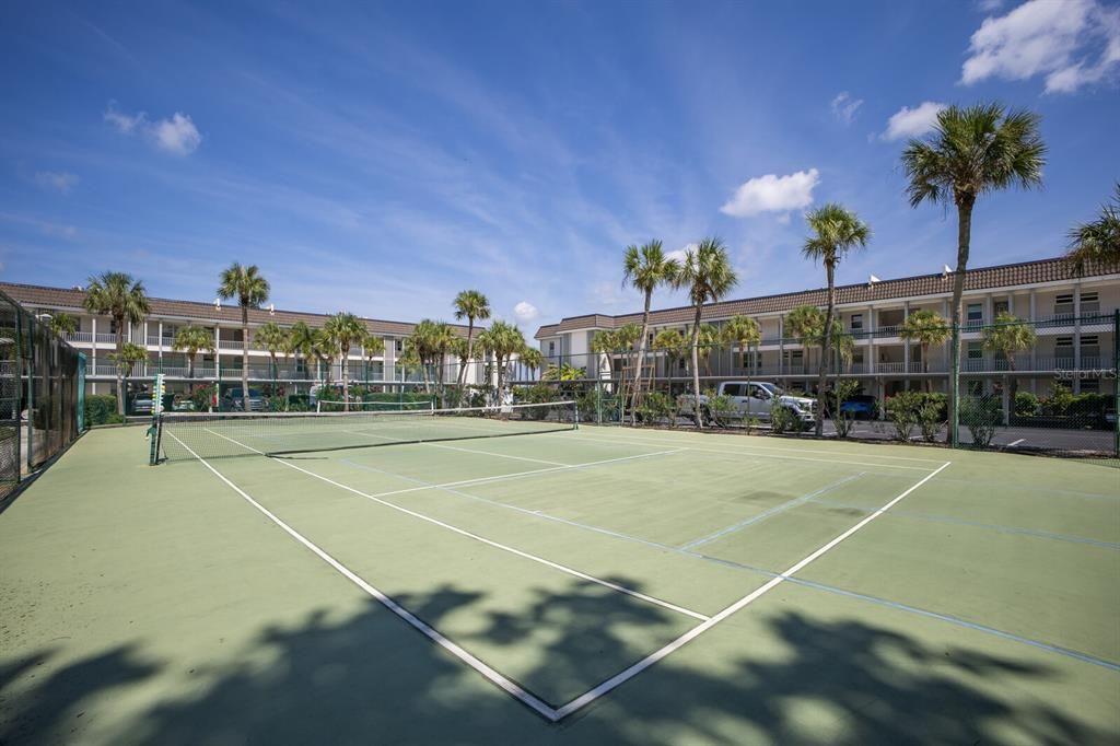 For Sale: $650,000 (2 beds, 2 baths, 1316 Square Feet)