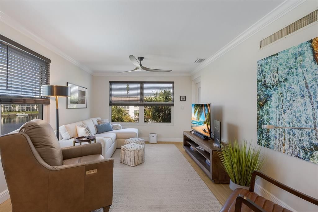 For Sale: $650,000 (2 beds, 2 baths, 1316 Square Feet)