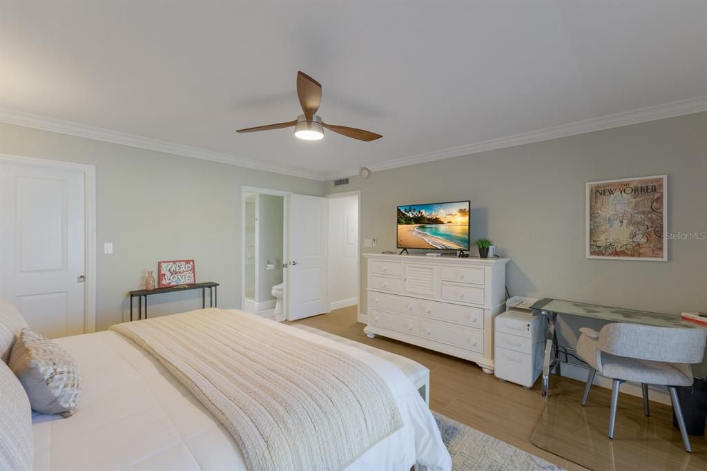 For Sale: $650,000 (2 beds, 2 baths, 1316 Square Feet)