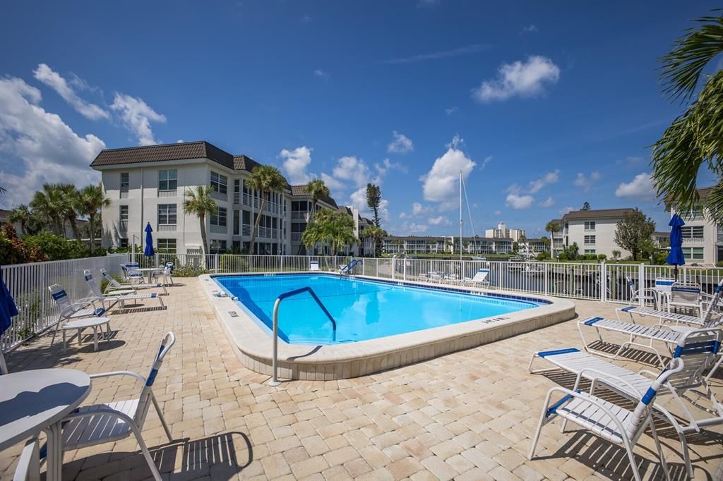 For Sale: $650,000 (2 beds, 2 baths, 1316 Square Feet)