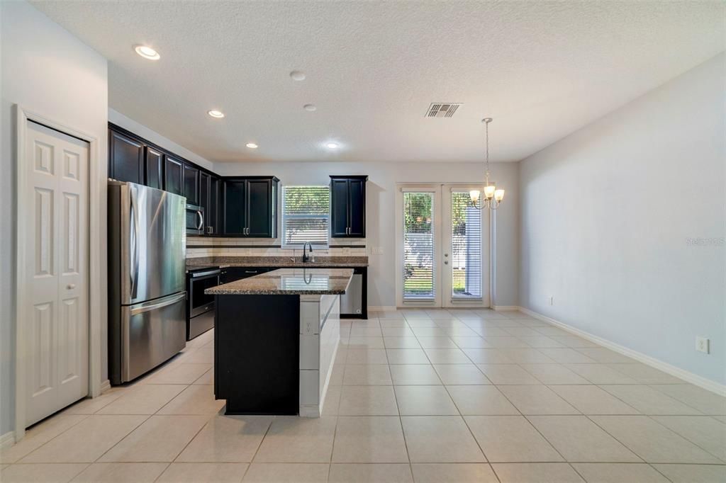 На продажу: $305,000 (3 спален, 2 ванн, 1627 Квадратных фут)