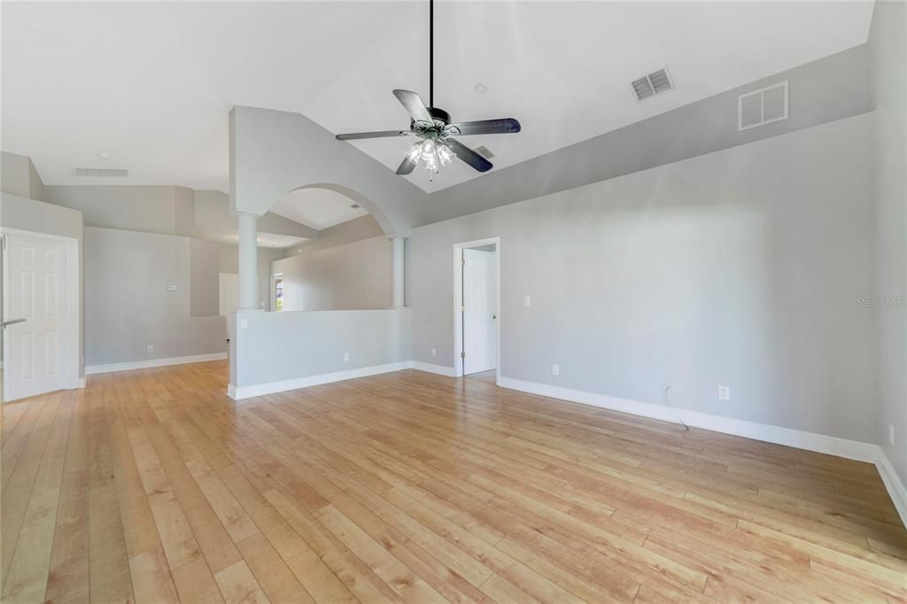 For Sale: $289,000 (3 beds, 2 baths, 1768 Square Feet)