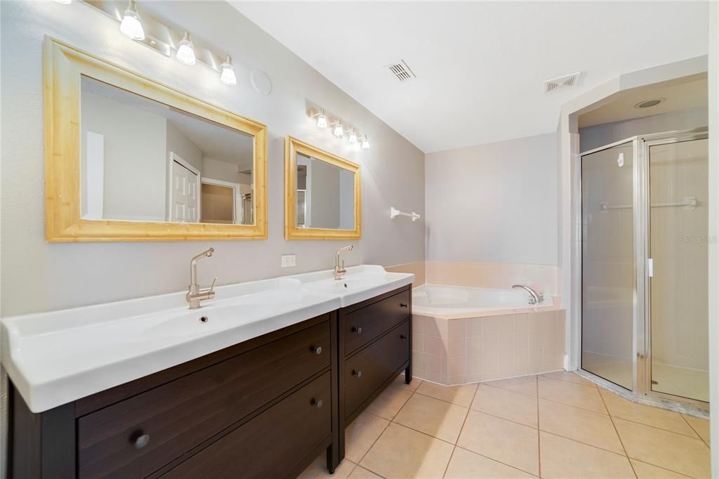 For Sale: $289,000 (3 beds, 2 baths, 1768 Square Feet)