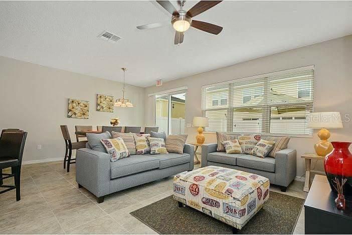 For Sale: $400,000 (4 beds, 3 baths, 1637 Square Feet)