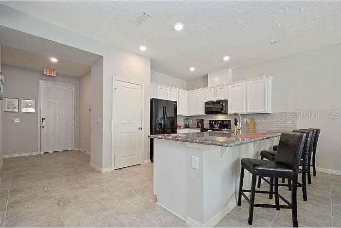 For Sale: $400,000 (4 beds, 3 baths, 1637 Square Feet)