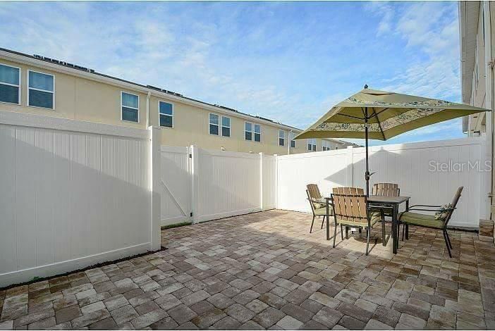 For Sale: $400,000 (4 beds, 3 baths, 1637 Square Feet)