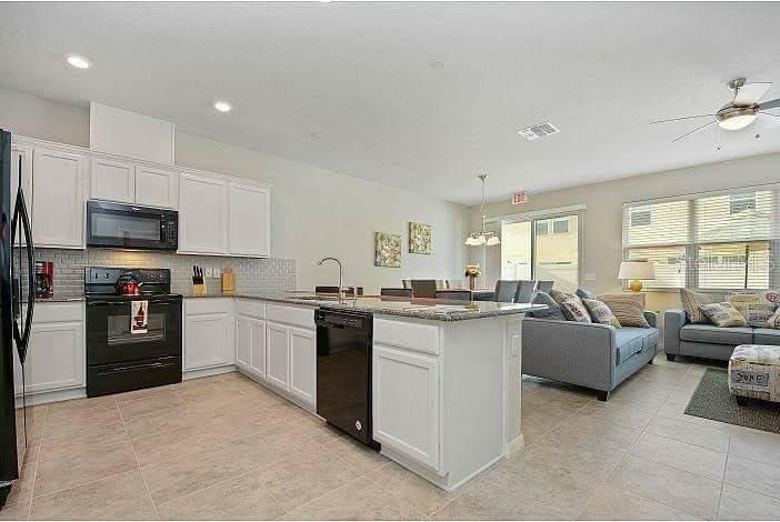 For Sale: $400,000 (4 beds, 3 baths, 1637 Square Feet)