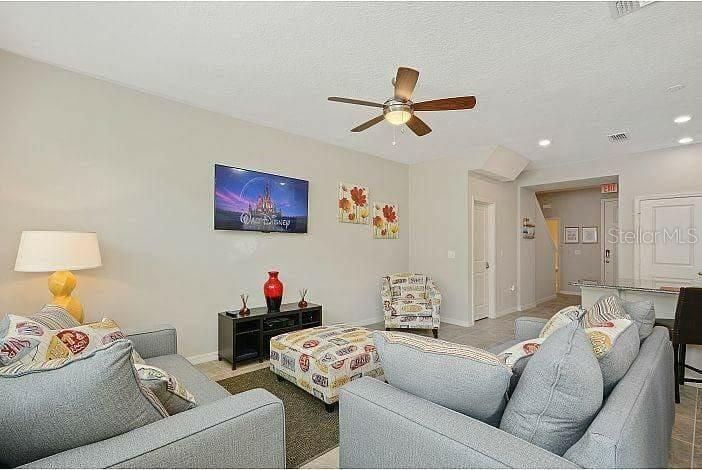 For Sale: $400,000 (4 beds, 3 baths, 1637 Square Feet)