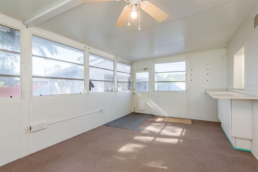 Active With Contract: $325,000 (3 beds, 1 baths, 1065 Square Feet)