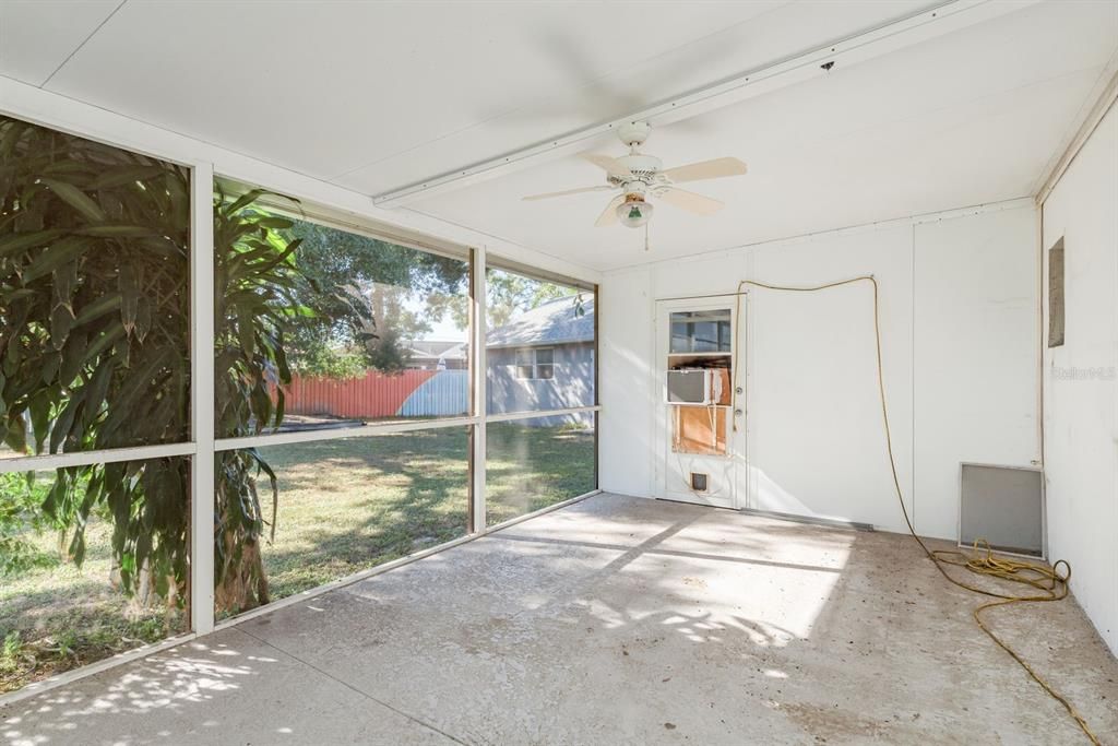 Active With Contract: $325,000 (3 beds, 1 baths, 1065 Square Feet)