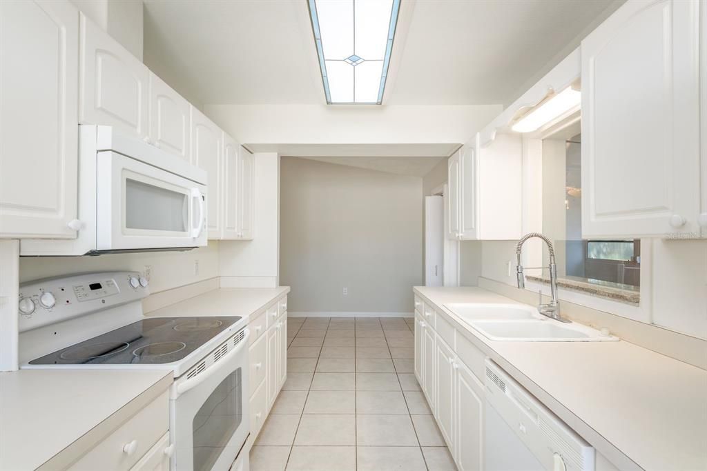 Active With Contract: $325,000 (3 beds, 1 baths, 1065 Square Feet)