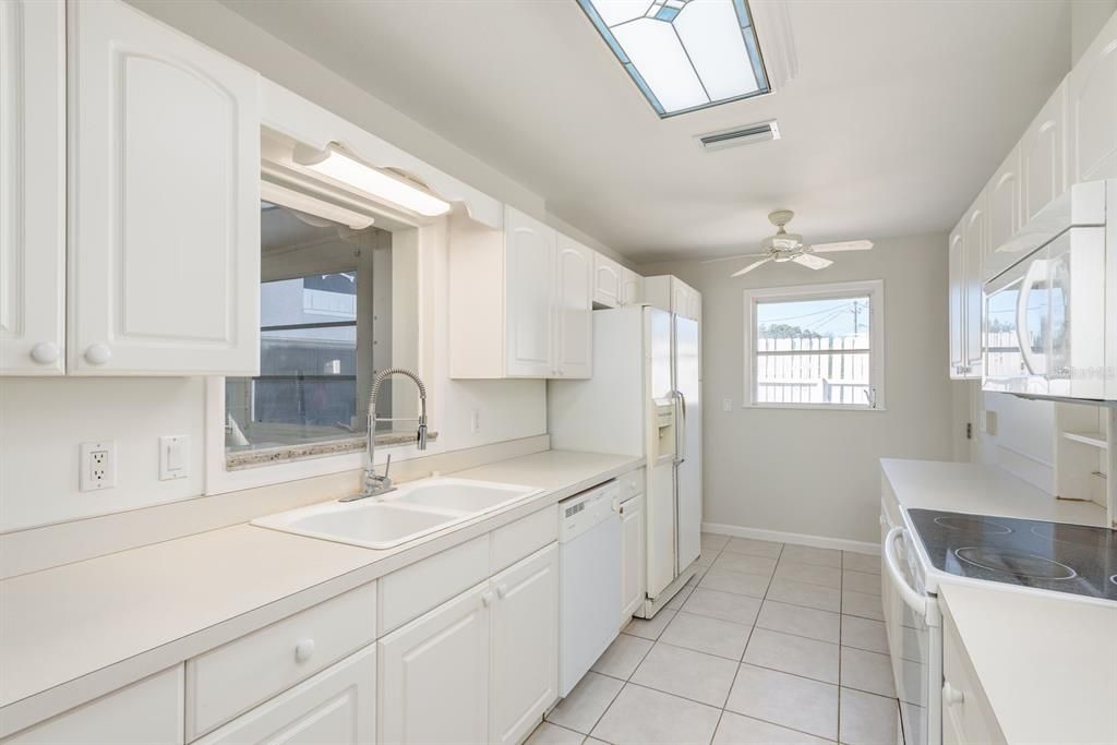 Active With Contract: $325,000 (3 beds, 1 baths, 1065 Square Feet)