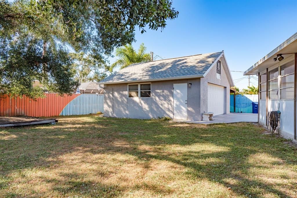 Active With Contract: $325,000 (3 beds, 1 baths, 1065 Square Feet)