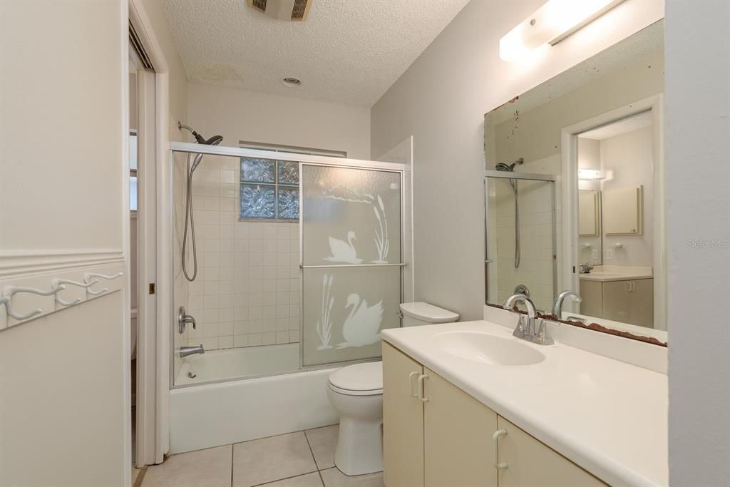 Active With Contract: $325,000 (3 beds, 1 baths, 1065 Square Feet)