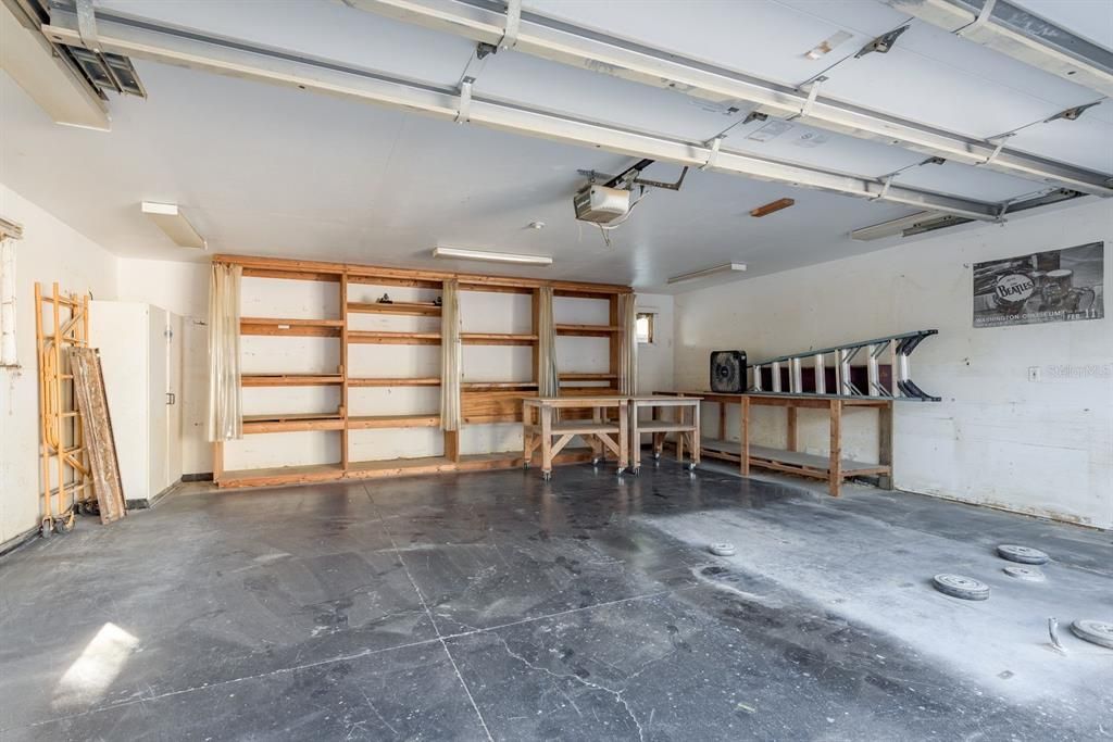 Active With Contract: $325,000 (3 beds, 1 baths, 1065 Square Feet)