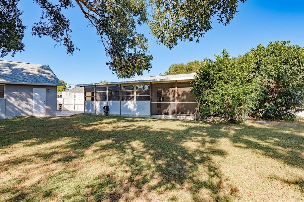 Active With Contract: $325,000 (3 beds, 1 baths, 1065 Square Feet)