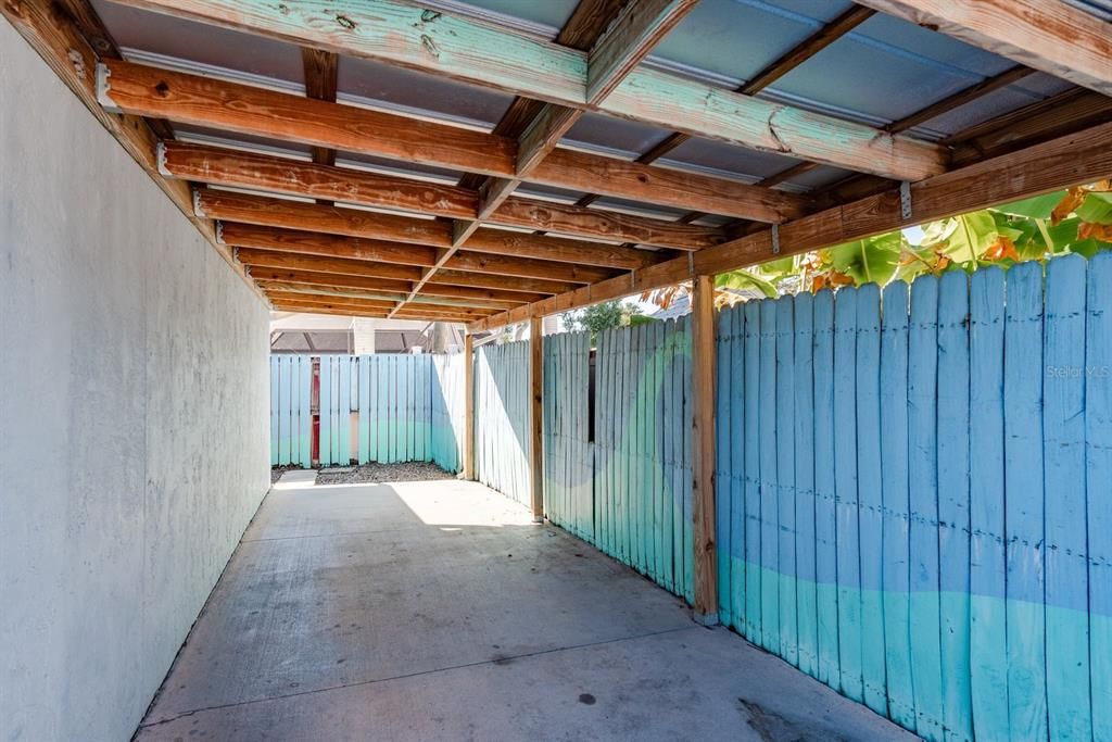 Active With Contract: $325,000 (3 beds, 1 baths, 1065 Square Feet)