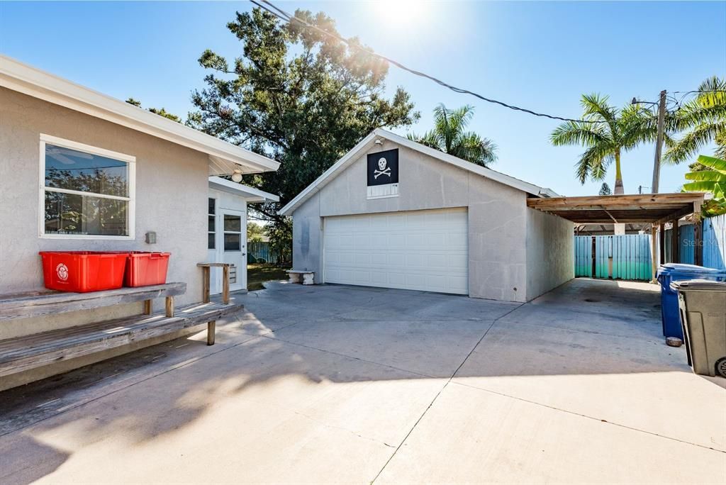 Active With Contract: $325,000 (3 beds, 1 baths, 1065 Square Feet)