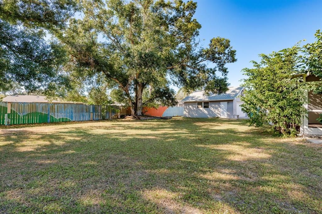 Active With Contract: $325,000 (3 beds, 1 baths, 1065 Square Feet)