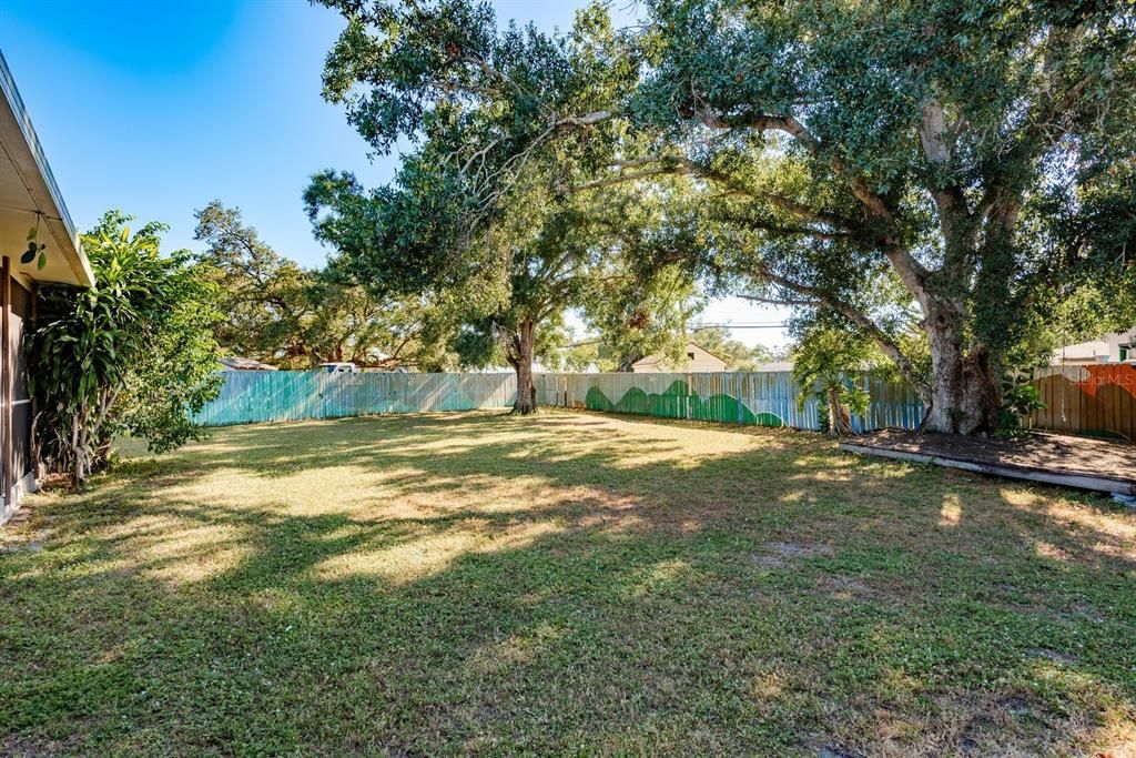 Active With Contract: $325,000 (3 beds, 1 baths, 1065 Square Feet)