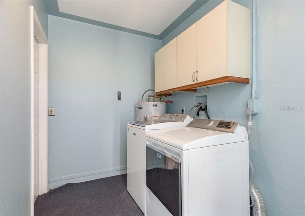 Active With Contract: $325,000 (3 beds, 1 baths, 1065 Square Feet)