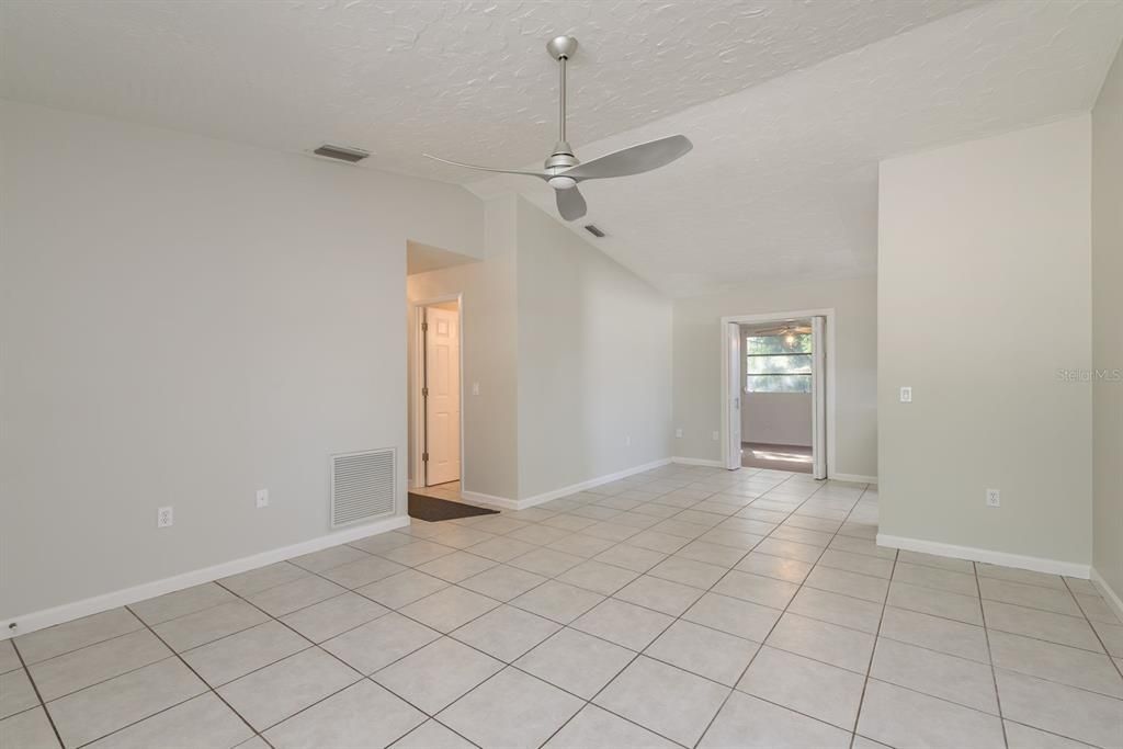 Active With Contract: $325,000 (3 beds, 1 baths, 1065 Square Feet)