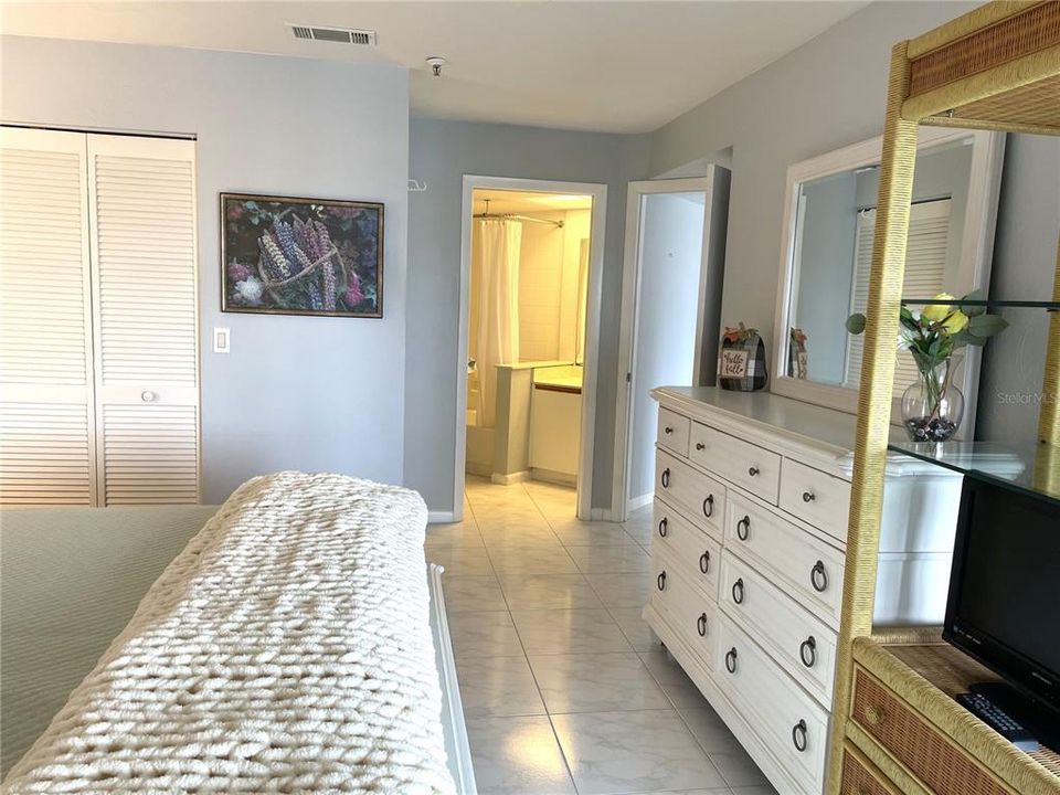 For Rent: $3,000 (2 beds, 2 baths, 1093 Square Feet)