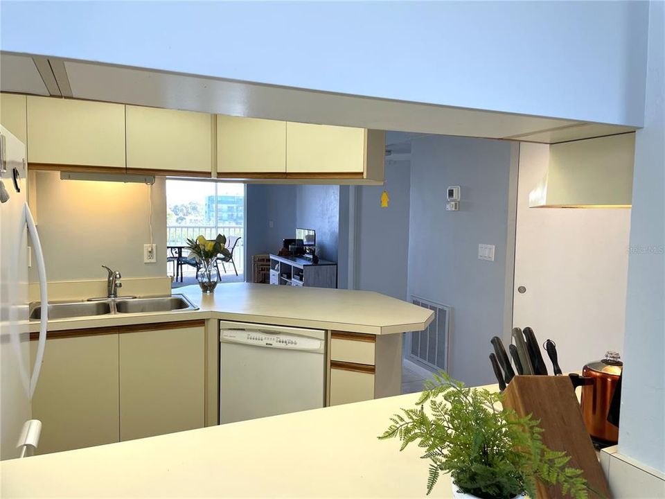 For Rent: $3,000 (2 beds, 2 baths, 1093 Square Feet)