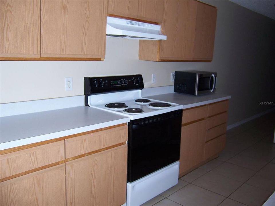 出租: $1,595 (3 贝兹, 2 浴室, 1200 平方英尺)