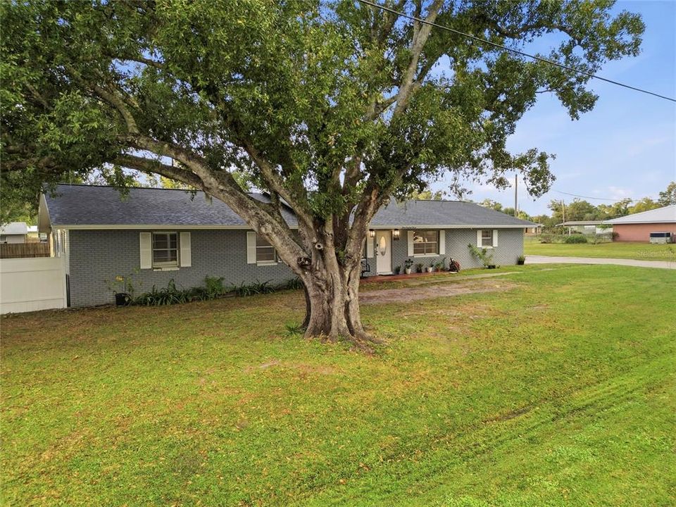 Active With Contract: $269,000 (3 beds, 2 baths, 1829 Square Feet)