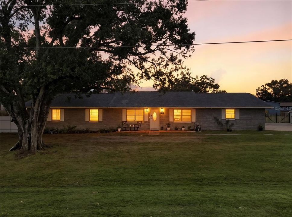 Active With Contract: $269,000 (3 beds, 2 baths, 1829 Square Feet)