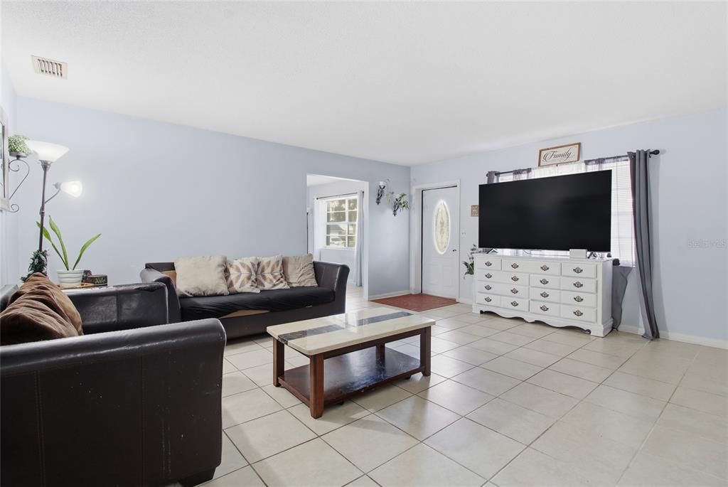 Active With Contract: $269,000 (3 beds, 2 baths, 1829 Square Feet)