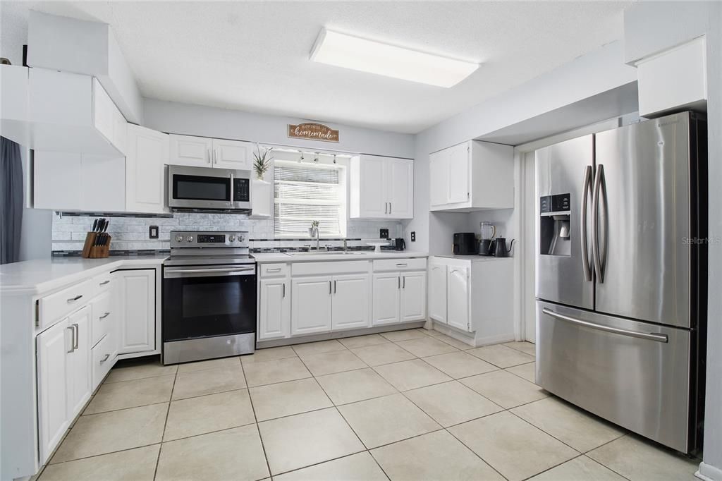 Active With Contract: $269,000 (3 beds, 2 baths, 1829 Square Feet)