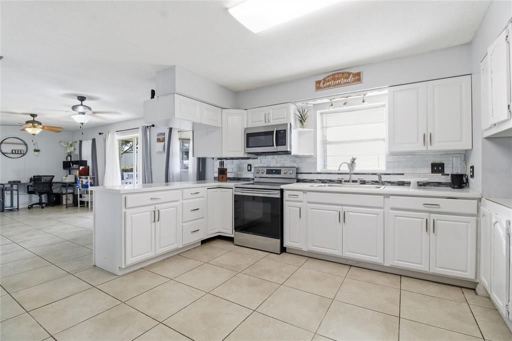Active With Contract: $269,000 (3 beds, 2 baths, 1829 Square Feet)