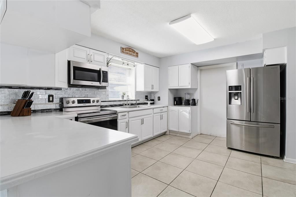 Active With Contract: $269,000 (3 beds, 2 baths, 1829 Square Feet)