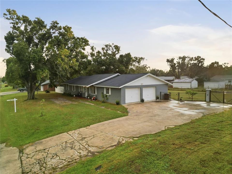 Active With Contract: $269,000 (3 beds, 2 baths, 1829 Square Feet)