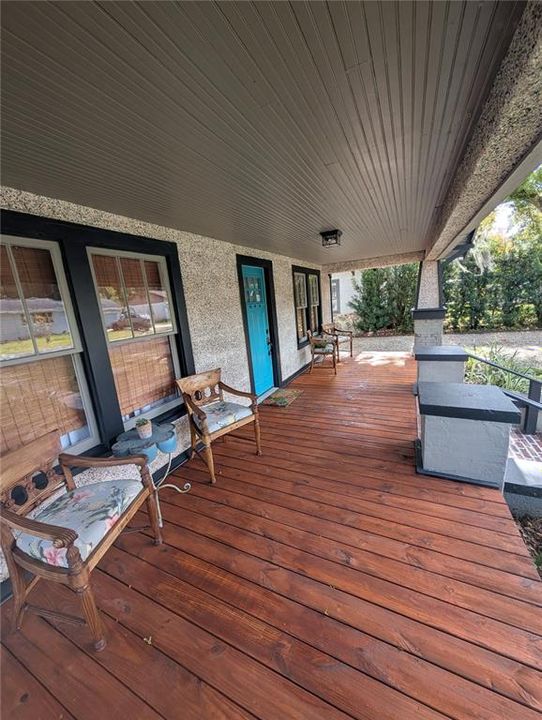 Active With Contract: $287,500 (2 beds, 1 baths, 1007 Square Feet)