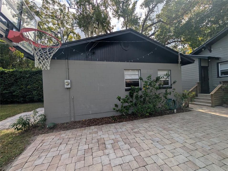 Active With Contract: $287,500 (2 beds, 1 baths, 1007 Square Feet)